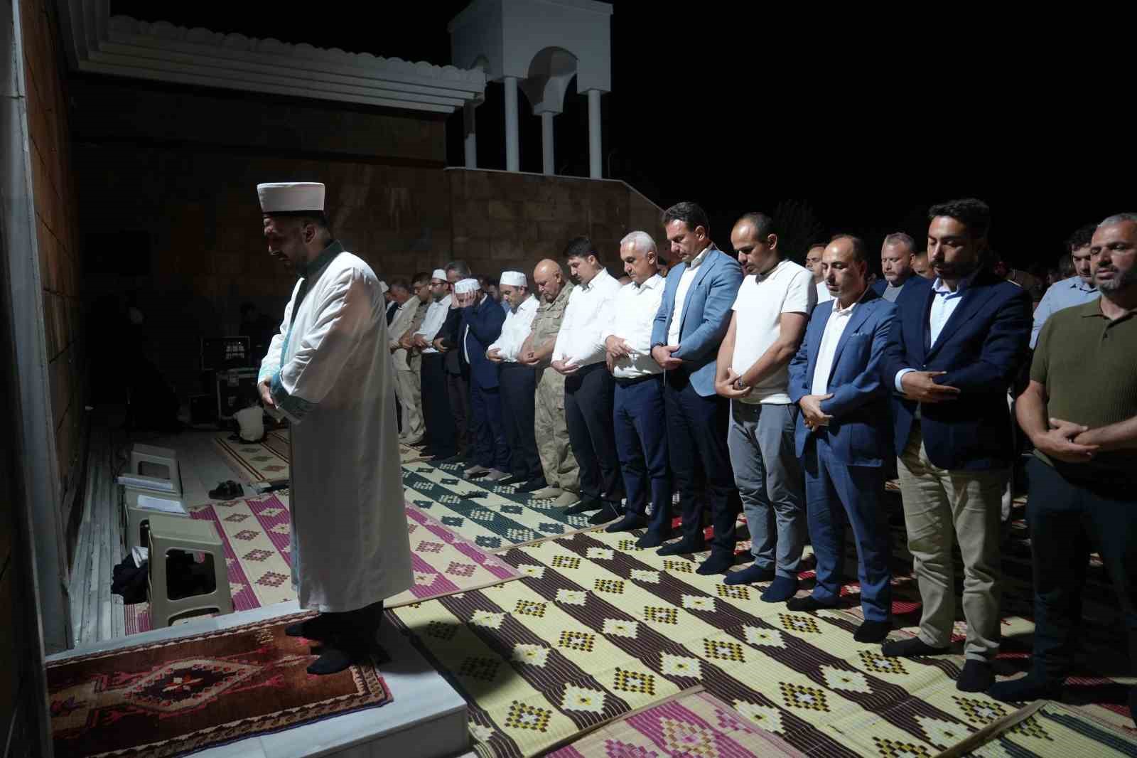 Malazgirt&rsquo;te fener alayı ve bayrak y&uuml;r&uuml;y&uuml;ş&uuml; d&uuml;zenlendi