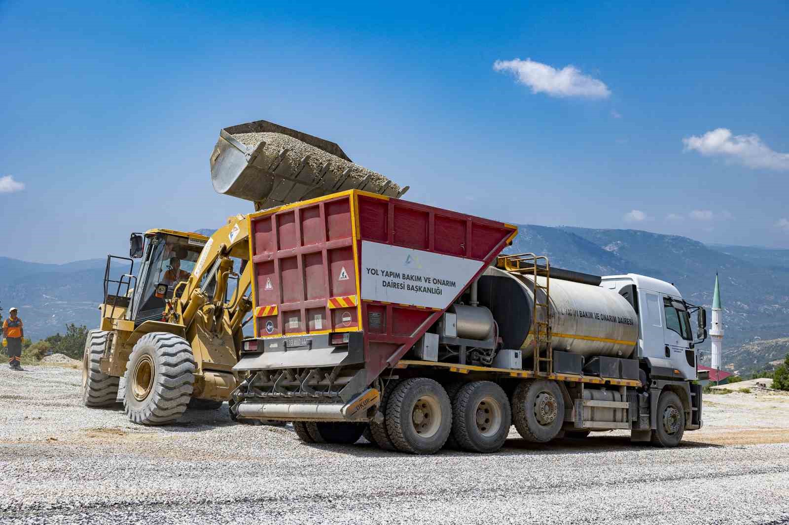Mersin&rsquo;de 5 mahalleyi birbirine bağlayan yolda 2. etap tamamlandı