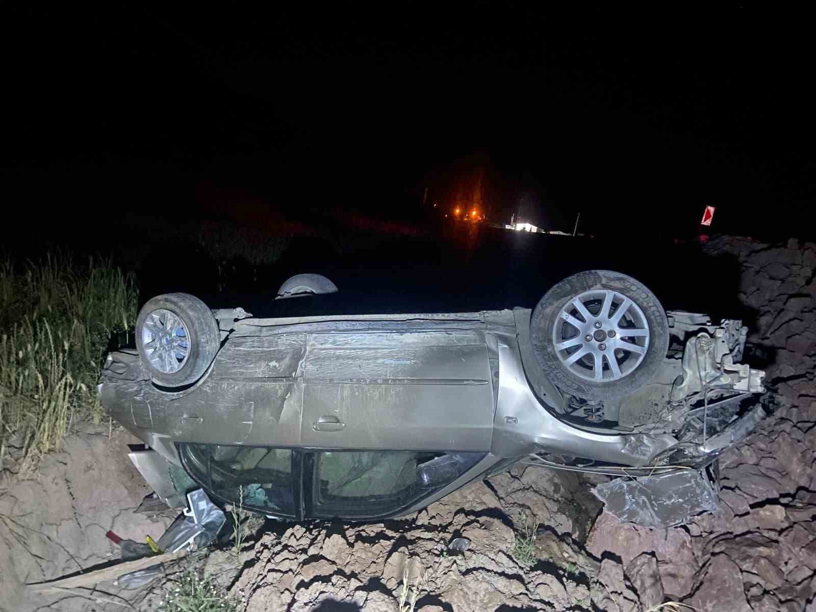 Manisa&rsquo;da otomobil şarampole u&ccedil;tu: 2 yaralı