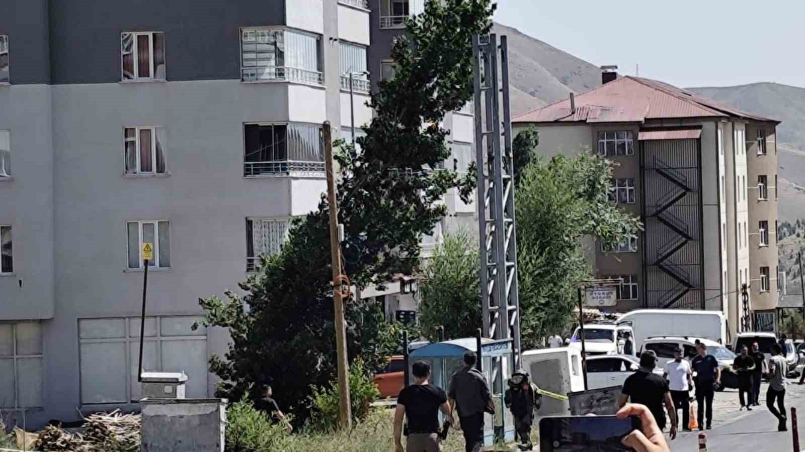 Bitlis’te otobüs durağında şüpheli paket alarmı