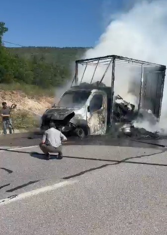 Eskişehir - Kütahya yolunda korkutan yangın