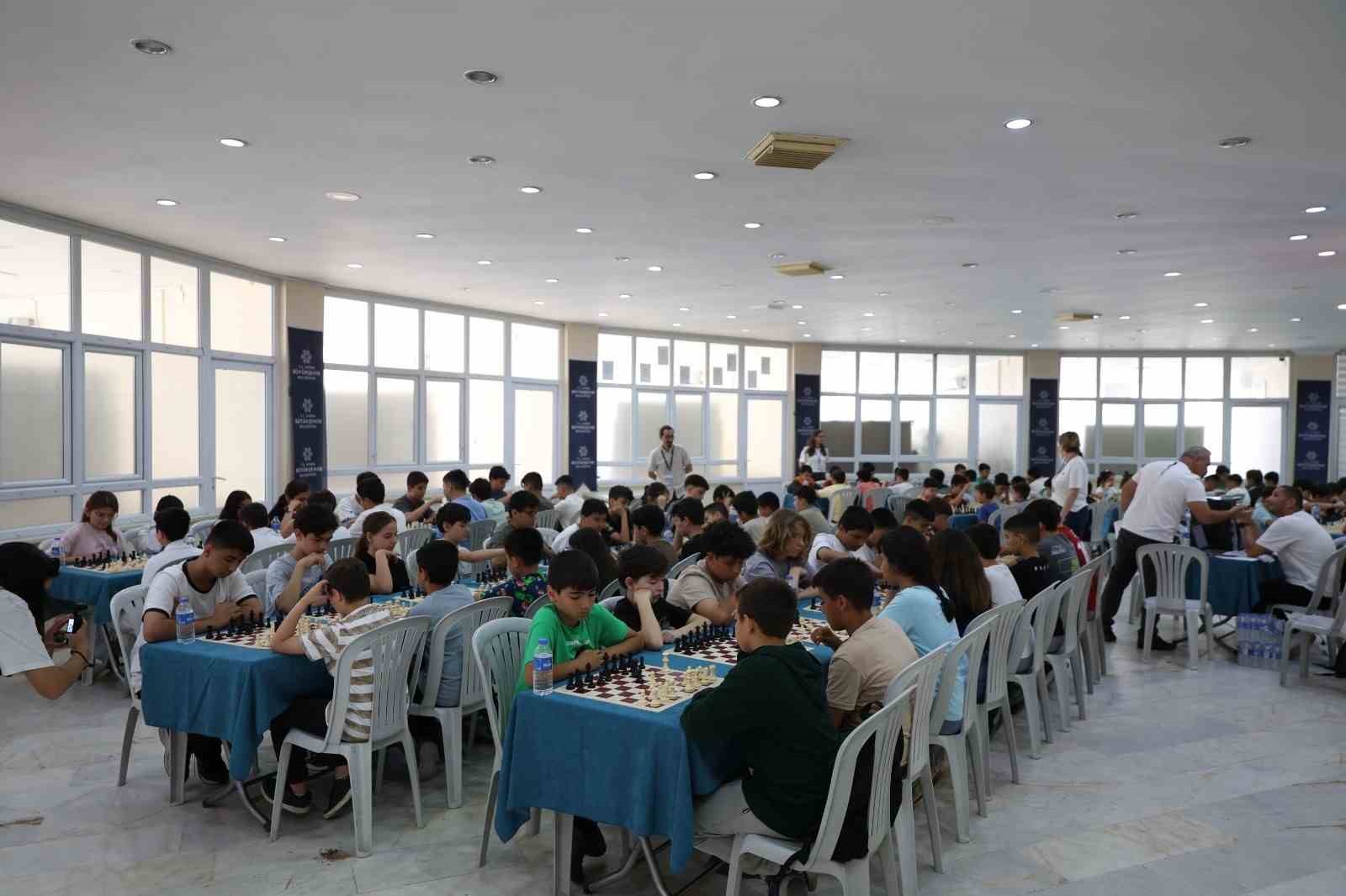 &Ouml;ğrenciler turnuvada hamlelerini yarıştırdı