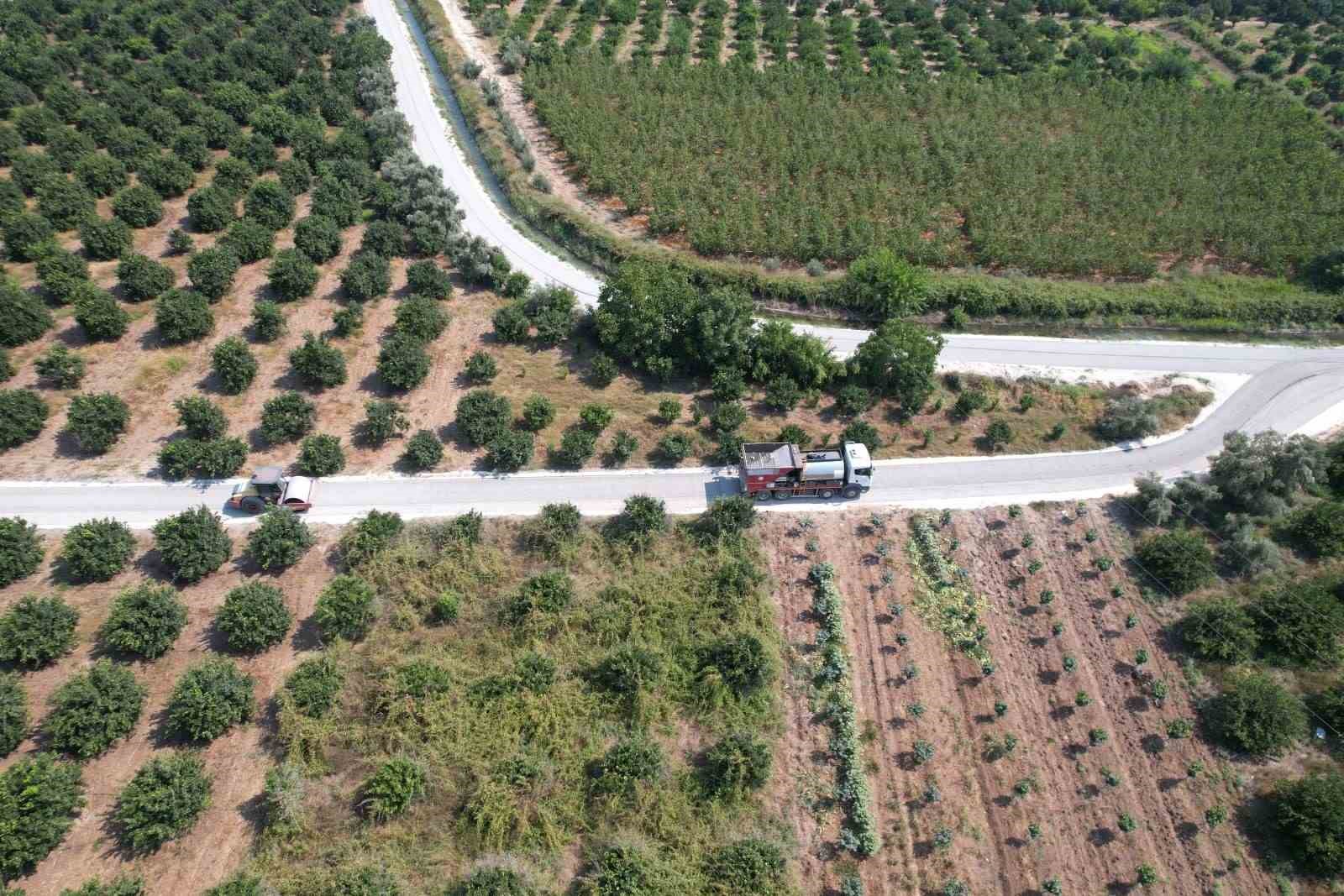 Akdeniz’de tarım yolları soğuk asfaltla yenileniyor