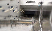 Ankara'da Sağanak Yağış Metro Merdivenlerini Şelaleye Çevirdi