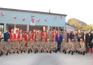 Askeri üs bölgelerinde mehteran gösterisi