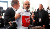 Erdoğan'ın Basın Toplantısında Gerginlik! Gazetecilerden Biri Yaka Paça Dışarı Atıldı