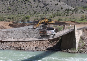 Bu köprüden geçmek yürek ister
