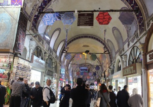 Rengarenk uçurtmalar Kapalıçarşıya yakıştı